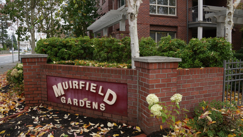 Muirfield-Gardens_Corner-sign